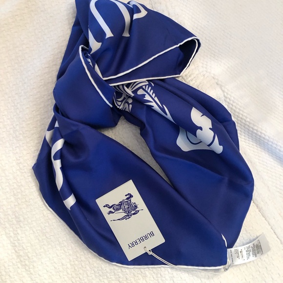 Burberry Equestrian Knight silk scarf - Picture 12 of 14